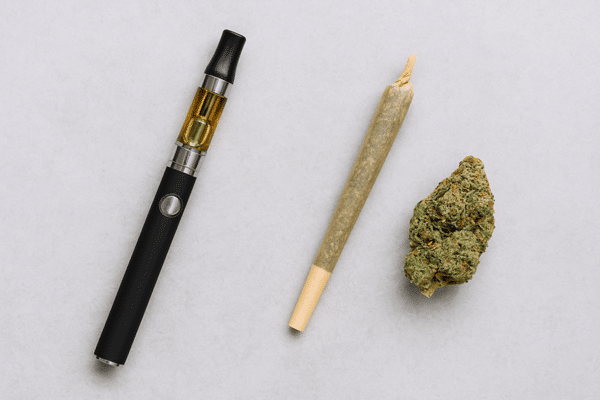 vape vs smoke weed Smoking: What's the Difference and What's Right for You? Choose Flavor:Clear Style_Starter Kit Geek Bar Pulse X