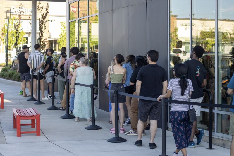 Hate waiting in line? Find out the best times to visit The Grove!